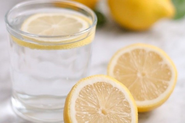 7 Manfaat Rutin Minum Air Lemon Setelah Bangun Tidur di Pagi Hari 