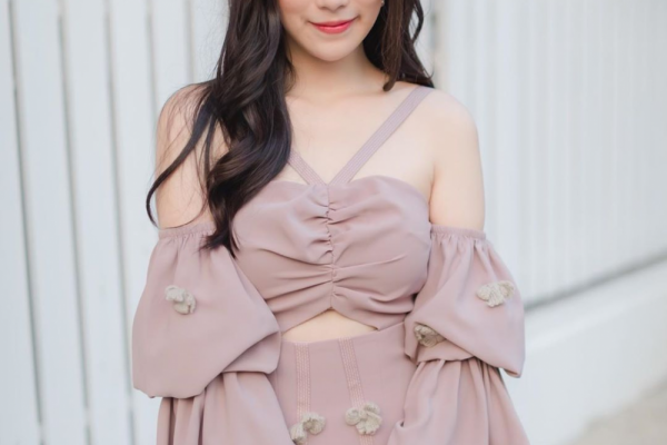 Kece Bak Idol KPop, 9 Inspirasi Gaya OOTD Mook Worranit