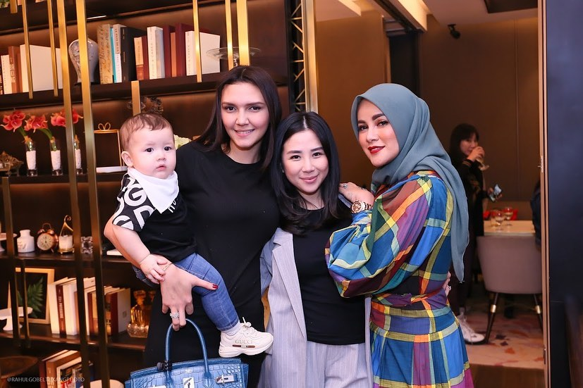 Rumah Tangga Gak Harus Diumbar, 10 Potret Bahagia Keluarga ...