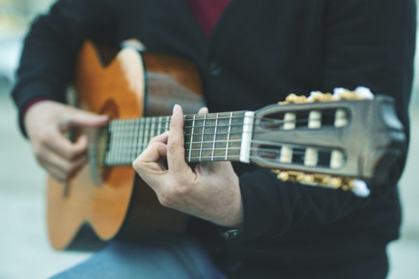 5 Merek Gitar Akustik Paling Terkenal, Suaranya Jernih dan Berkualitas