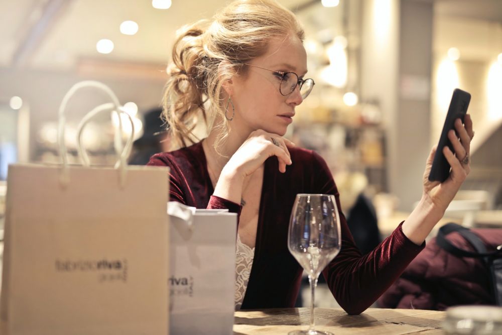 Suka Eksplor, 5 Zodiak Ini Hobi Pakai Dating App untuk Cari Pasangan