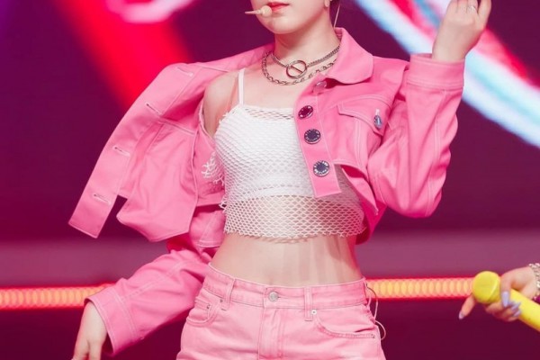10 Potret Shuhua (G)I-DLE Saat di Atas Panggung, Visualnya Terpancar!