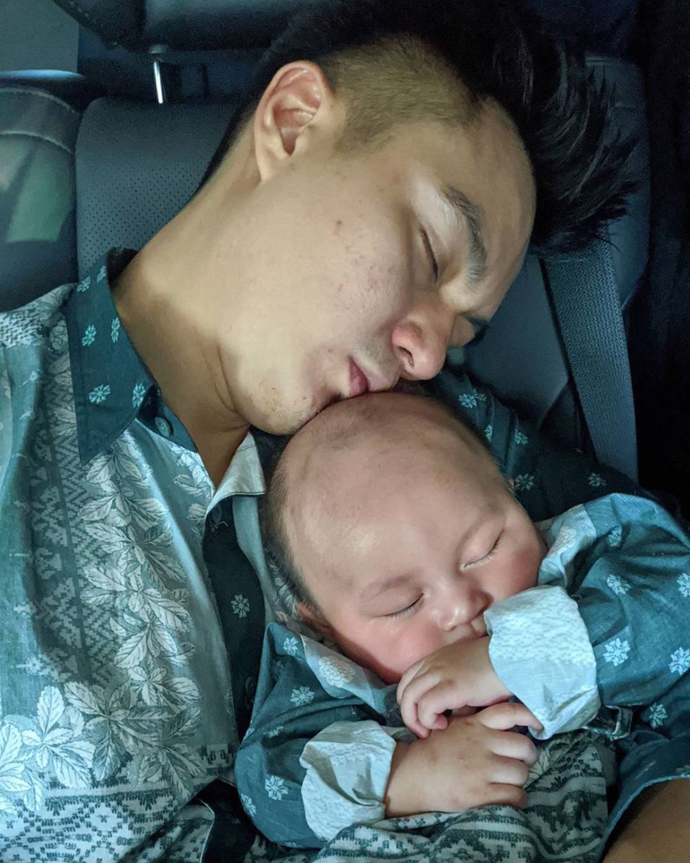 Potret Unyu 10 Artis Indonesia Tidur Bareng Anak
