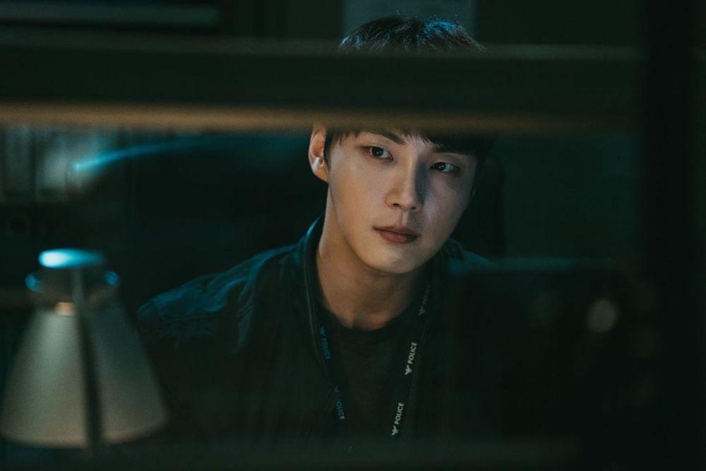 10 Potret Yoon Shi Yoon, Main Peran Ganda di KDrama 'Train'