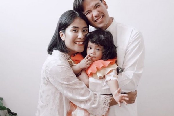 3 Tahun Menikah, Intip 9 Momen Harmonis Keluarga Tarra Budiman