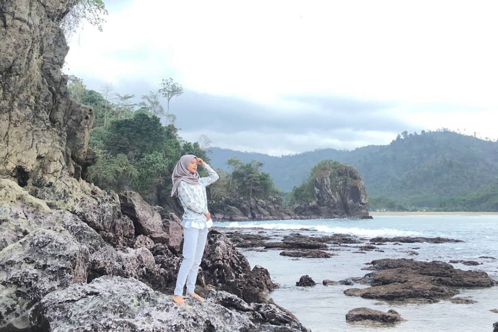 5 Alasan Wajib Eksplor Pantai Wedi Putih, Hidden Paradise-nya Malang!