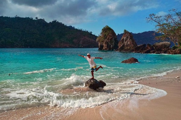 5 Alasan Wajib Eksplor Pantai Wedi Putih, Hidden Paradise-nya Malang!