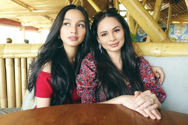 Duo Mantu Cantik Siti Nurhaliza, Ini 9 Potret Keakraban Izara dan Tya