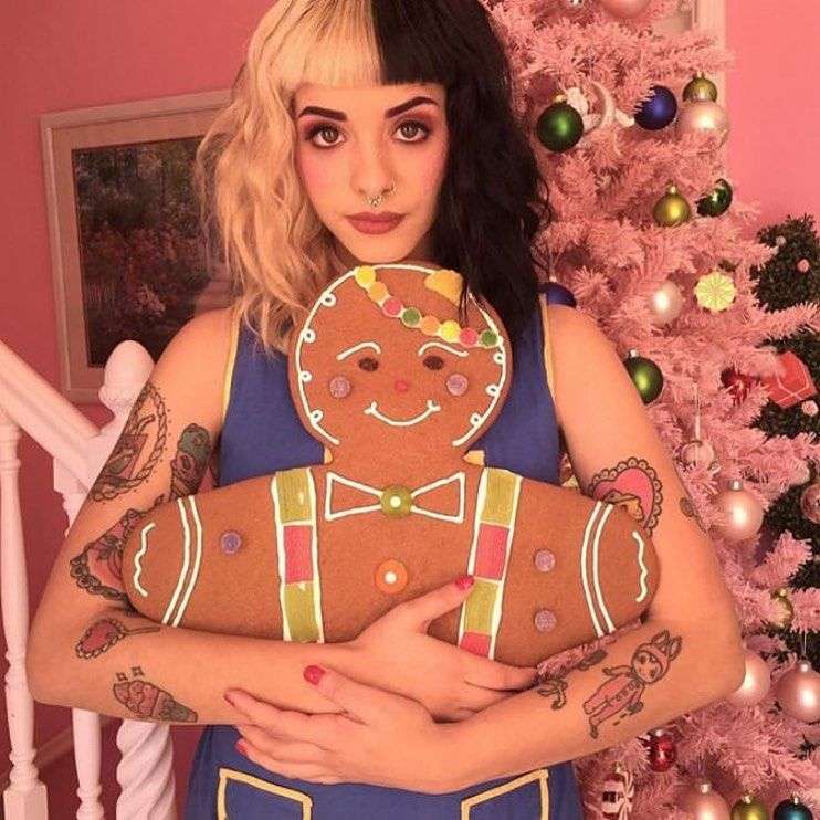 Lagu Play Date Viral Di TikTok, Ini 9 Potret Nyentrik Melanie Martinez