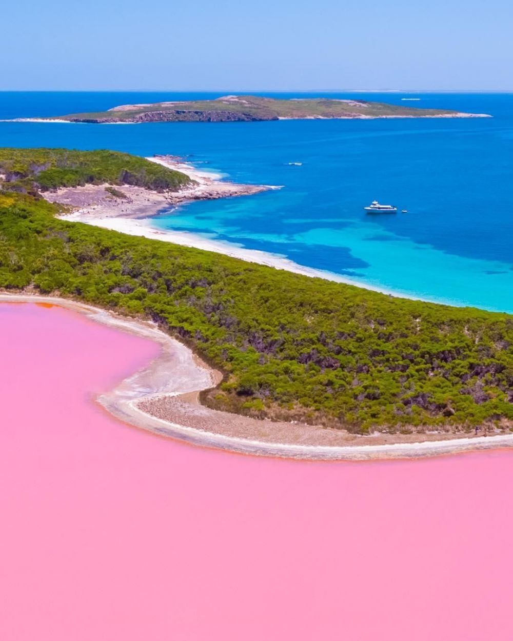 7 Danau Berwarna Pink yang Ada di Australia, Memesona Tak Ada Duanya!