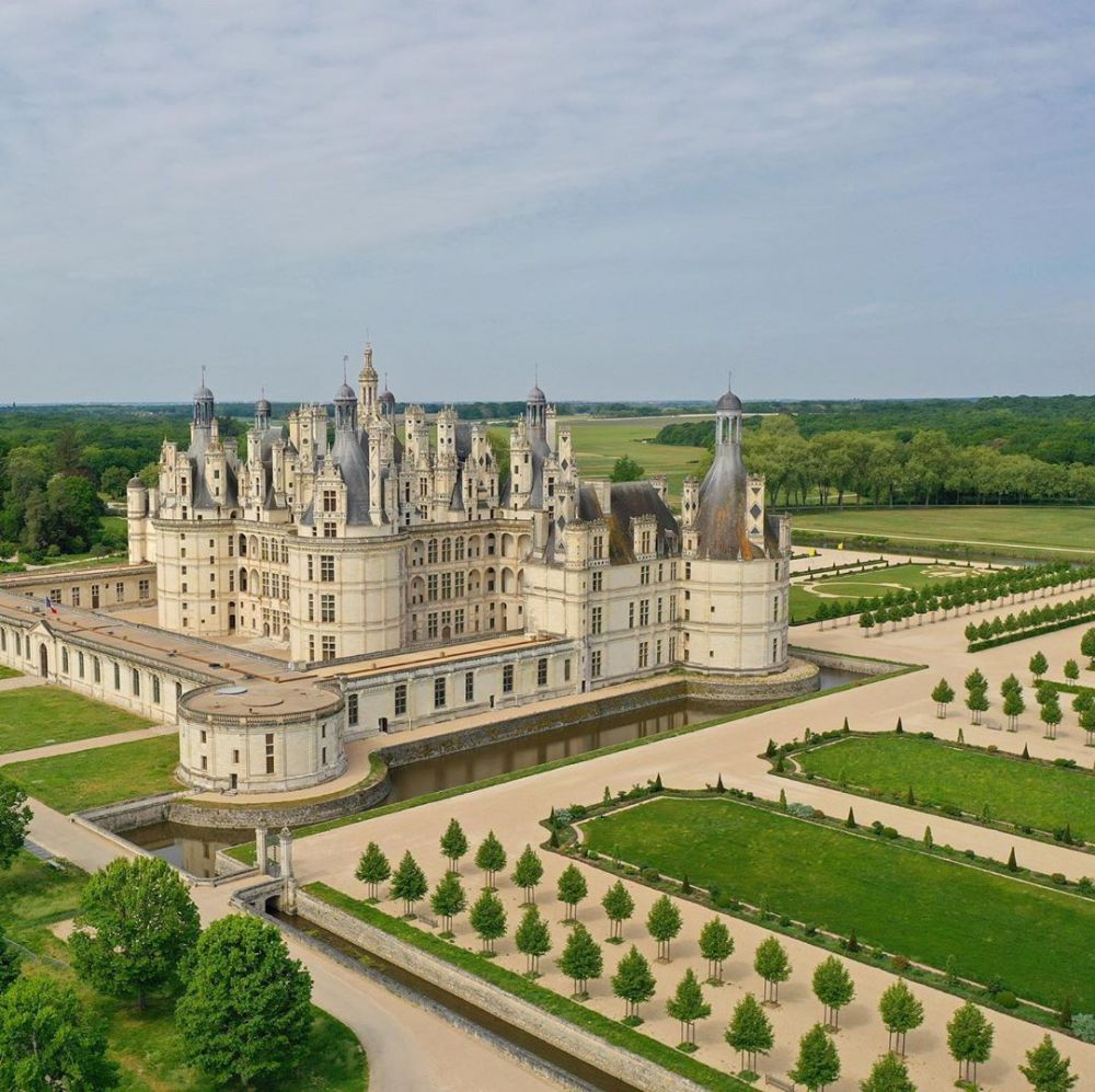 Владелица замка. Замки юар. Владелица ливанского замка. Замок хайклер внутри. Владелица замка.