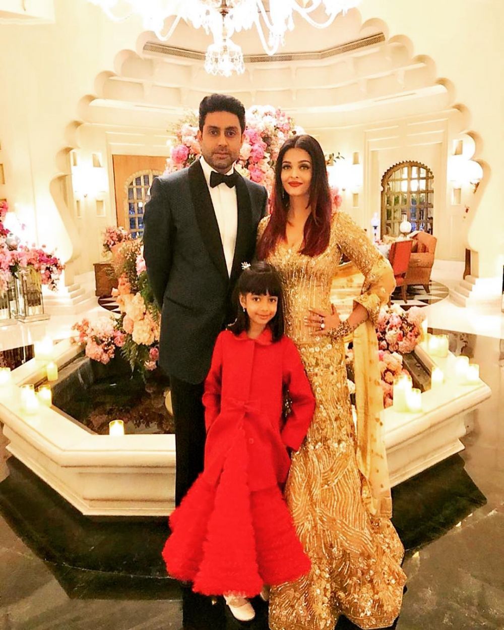 Super Couple! 10 Potret Mesra Aishwarya Rai dan Abhishek Bachchan
