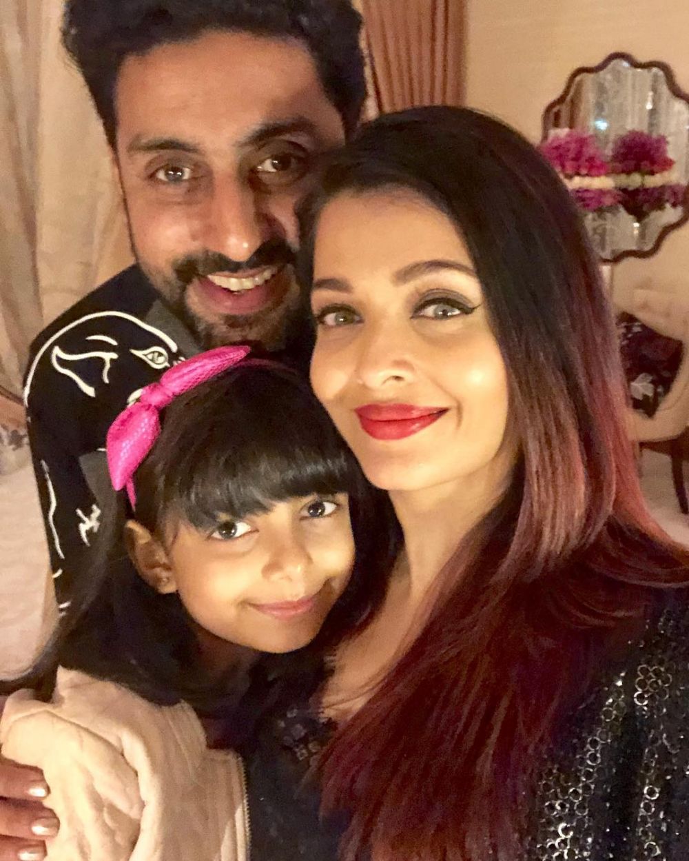 Super Couple! 10 Potret Mesra Aishwarya Rai dan Abhishek Bachchan
