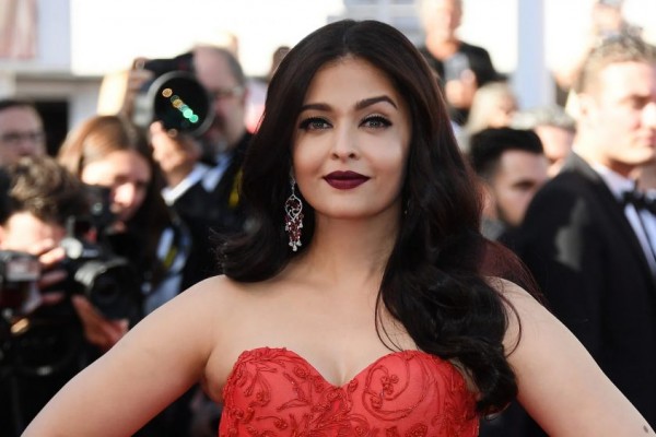 Super Couple! 10 Potret Mesra Aishwarya Rai dan Abhishek Bachchan