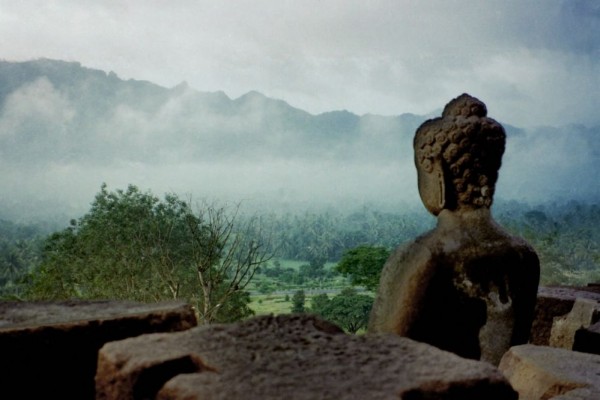 10 Candi di Indonesia yang Menyimpan Cerita Misterius