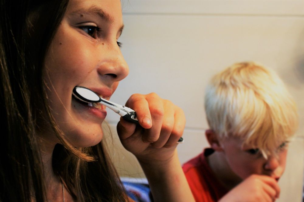 4 Tips Menyikat Gigi yang Baik Bagi Anak-anak, Pas untuk Mama Muda 