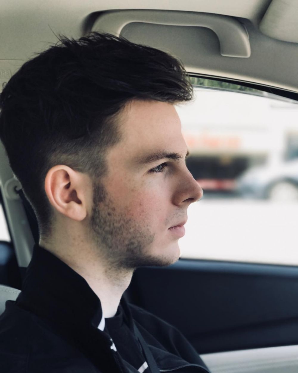 9 Potret Chandler Riggs yang Curi Perhatian di Serial The Walking Dead