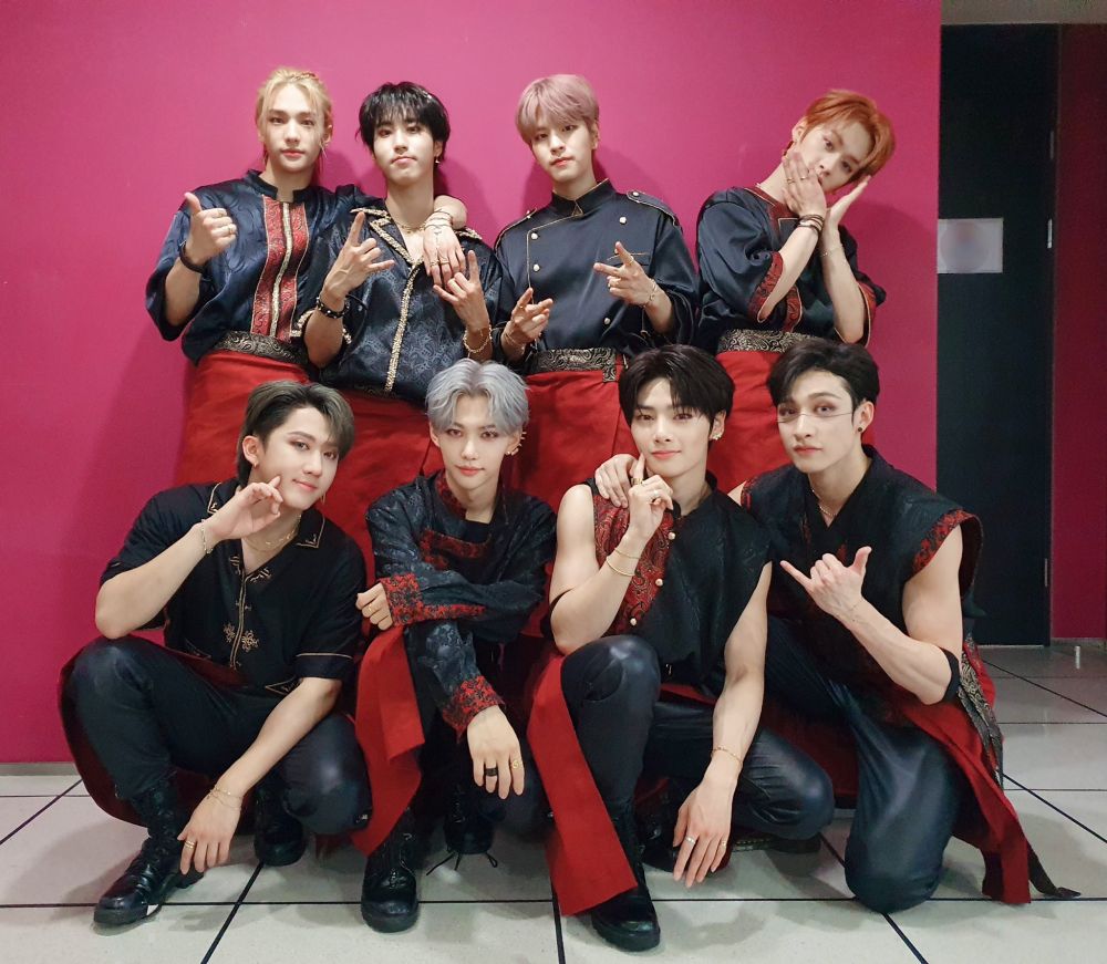 10 Gaya Hyunjin Stray Kids Dengan Rambut Gondrong Blonde Bak Pangeran