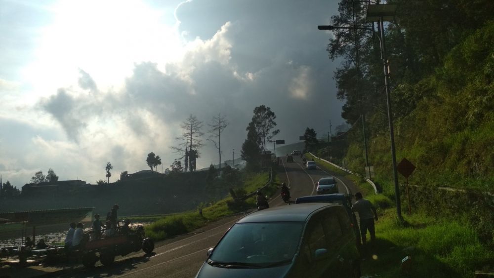 Nostalgia 90an ala Pecinta Mobil Sedan Touring Wisata ke Tawangmangu