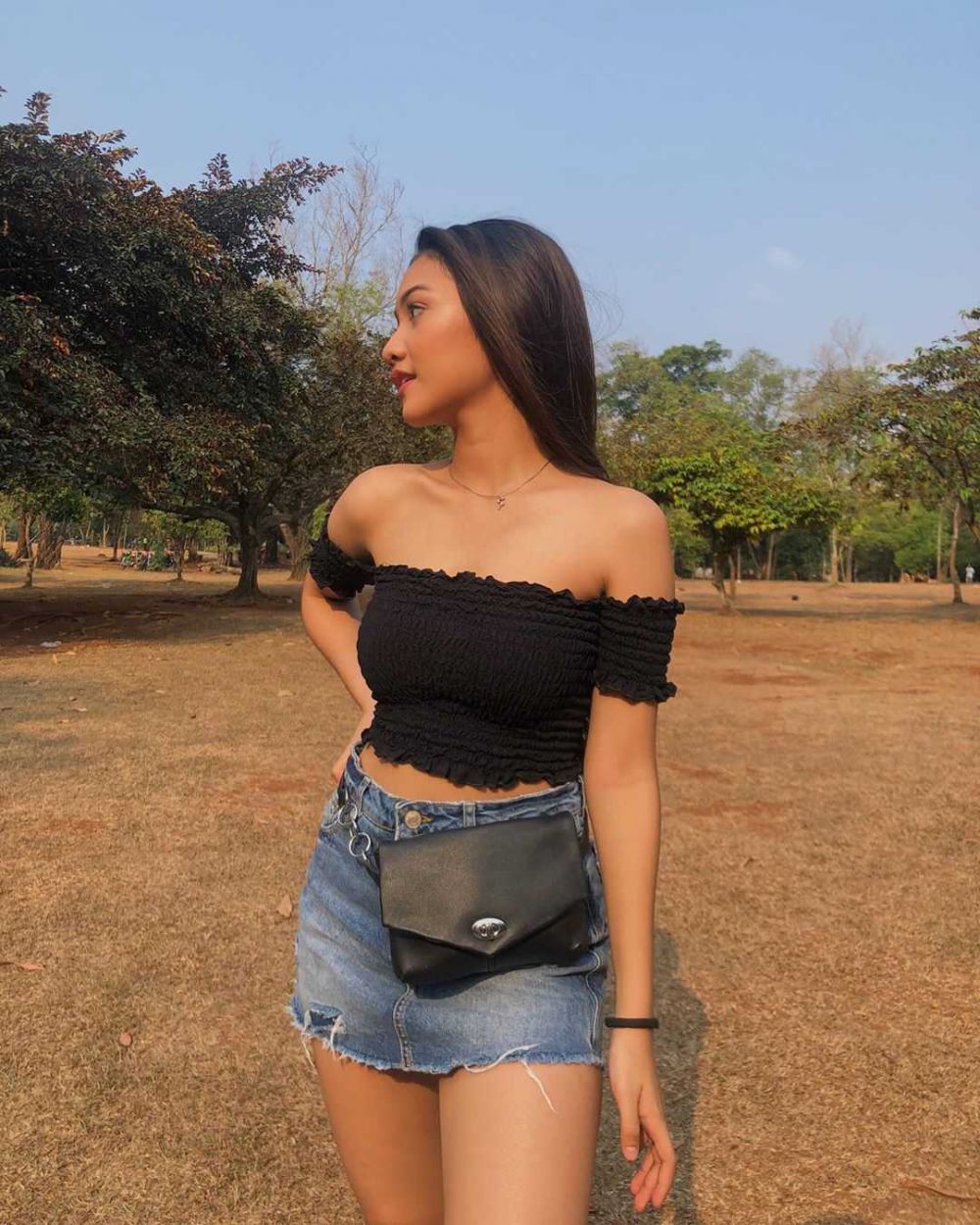 10 Inspirasi Ootd Pakai Atasan Off Shoulder Ala Aktris Sarah Tuffahati