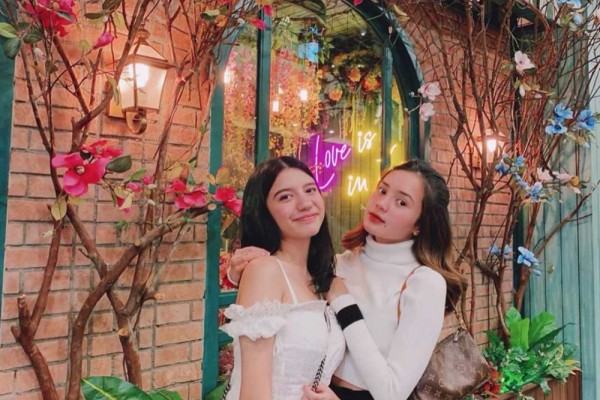 10 Potret Manis Persahabatan Beby Tsabina dan Cassandra Lee, Kompak!