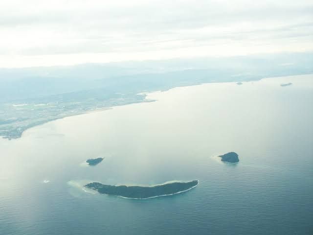 5 Pulau dengan Bentuk Paling Unik yang Ada di Dunia, Cantik Banget!