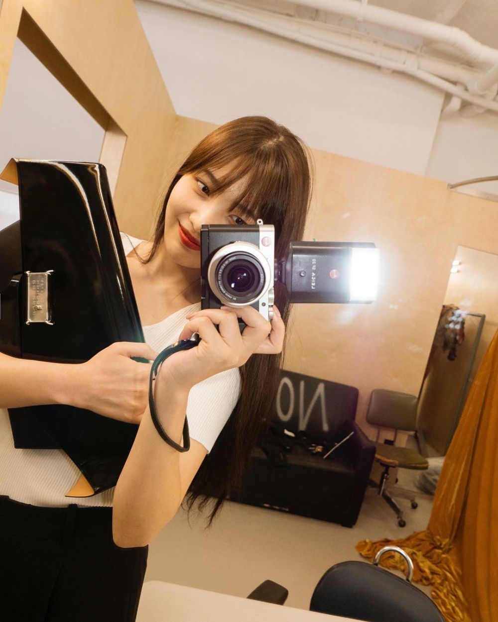 Potret Kece Joy Red Velvet Melalui Mirror Selfie Nya