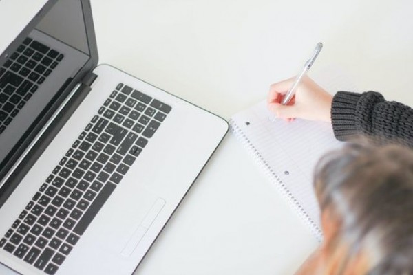 5 Tips Sukses Hadapi TOEFL dari Rumah, Tantang Diri dengan Skor Tinggi