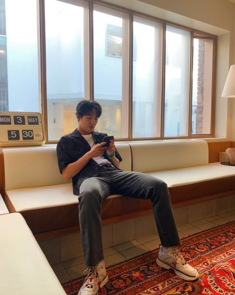 10 Potret Pesona Yonghwa CNBLUE, yang Berulang Tahun Ke-31