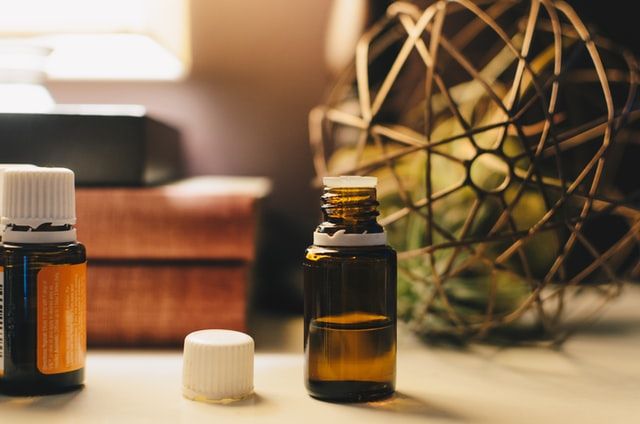 Jangan Tertukar, Ini 5 Perbedaan Essential Oil dan Fragrance Oil