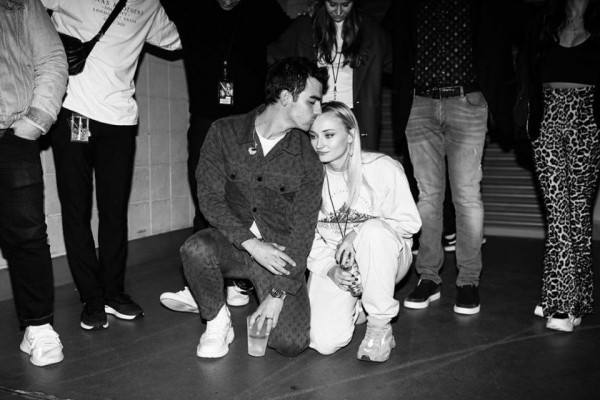 Satu Tahun Menikah, Ini 10 Potret Manis Joe Jonas dan Sophie Turner
