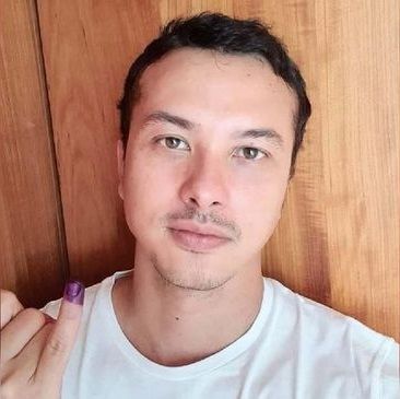 Potret Nicholas Saputra, Tak Banyak Gaya tapi Tetap Memesona 