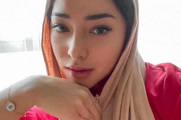 Gara-gara LDR, Kisah Cinta 5 Artis Ini Harus Kandas di Tengah Jalan