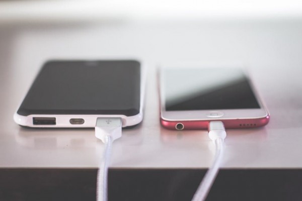 7 Cara Membuat Baterai HP Terisi Lebih Cepat Meski Tanpa Fast-Charging