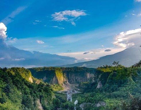 Bukittinggi Dihantam Gempa M 4,5, Ngarai Sianok Longsor