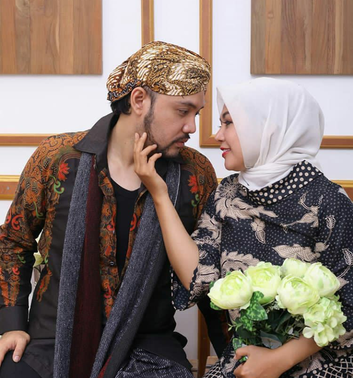 Pindah Agama, 9 Artis Dapat Nama Baru Lebih Religius!