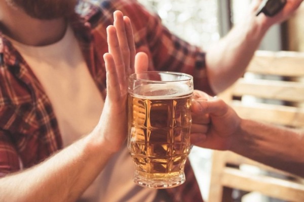 12 Risiko Berbahaya yang Perlu Diwaspadai oleh Para Peminum Alkohol