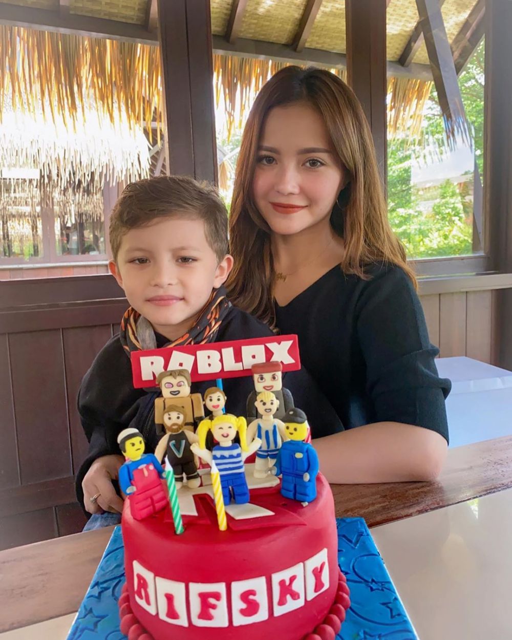 Single Mom Hits, 10 Potret Menawan Voke Victoria Suara Hati Istri