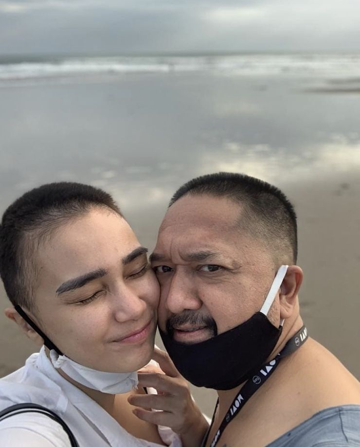 Jalani Kemo, 10 Potret Mesra Feby Febiola dan Suami Setia Menemani