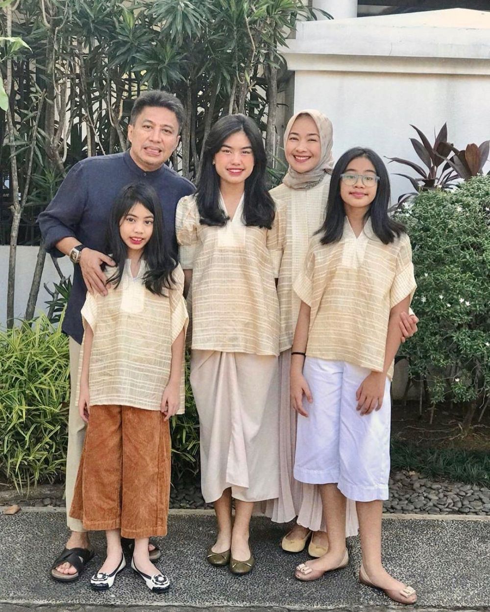 10 Artis Ini Tetap Melanjutkan Pendidikan, Meski Juga Fokus Jadi Ibu