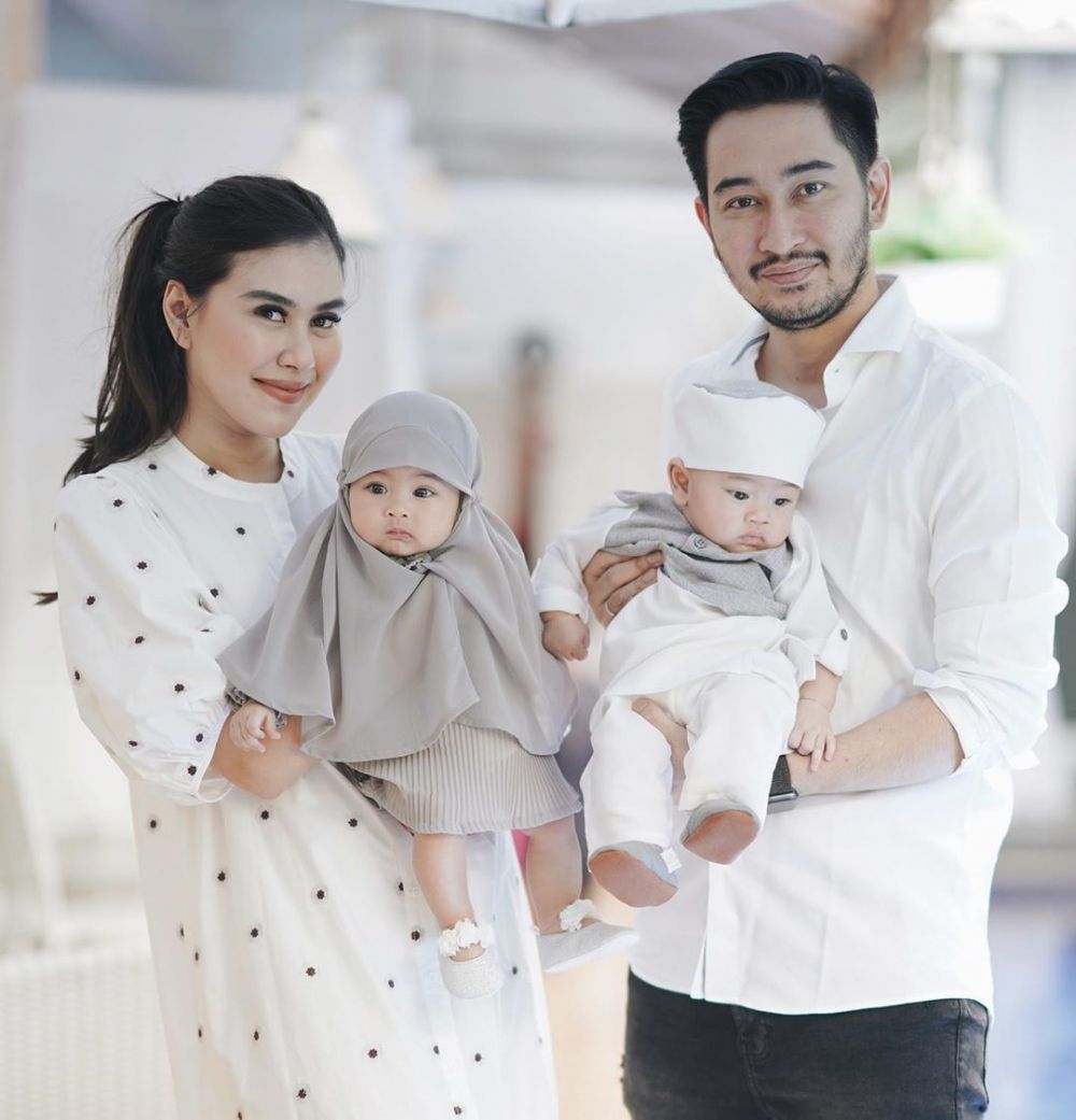 10 Potret Gemas Putri Syahnaz Sadiqah Baby Zunaira Saat Berhijab