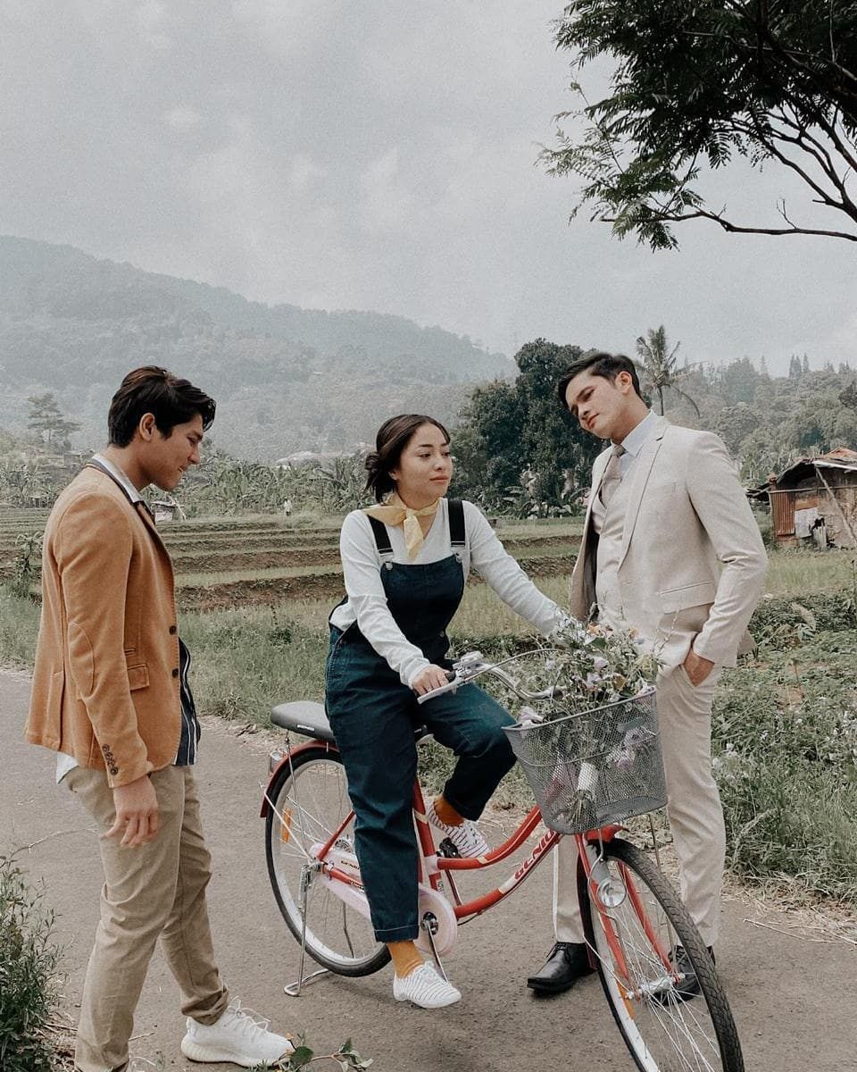 Terlibat Cinta Segitiga, 10 Momen Nikita Willy Dirayu Dua Aktor Kece