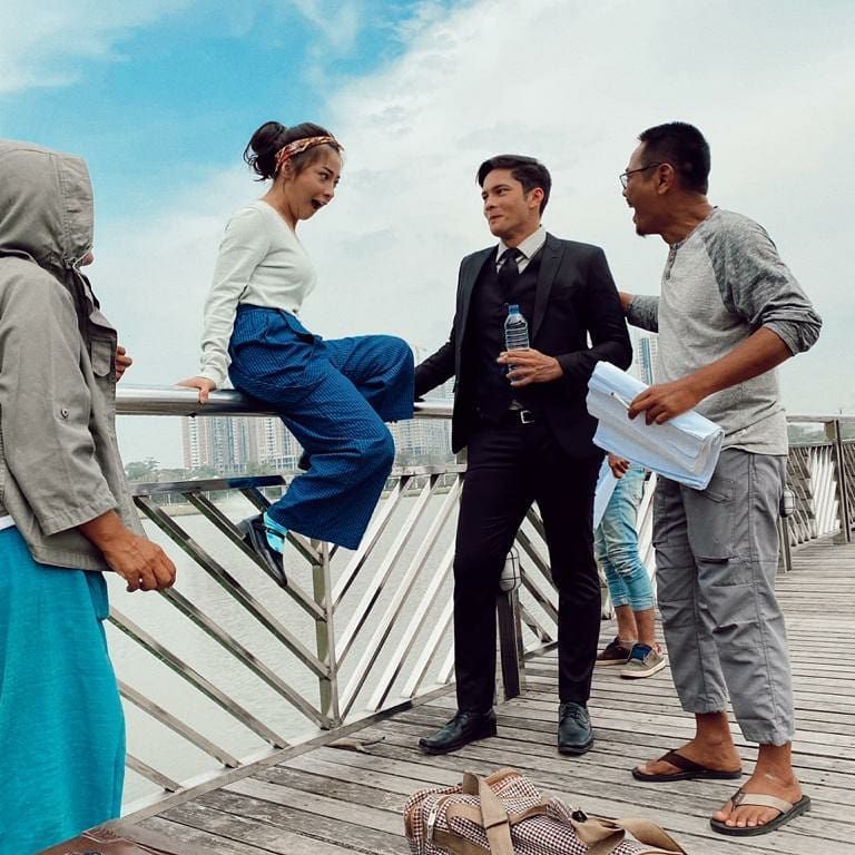 Terlibat Cinta Segitiga, 10 Momen Nikita Willy Dirayu Dua Aktor Kece