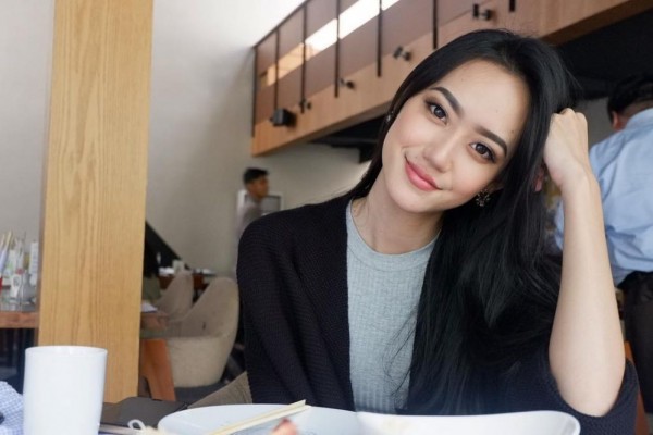 10 Pesona Felice Hwang yang Makin Menawan Setelah Melahirkan