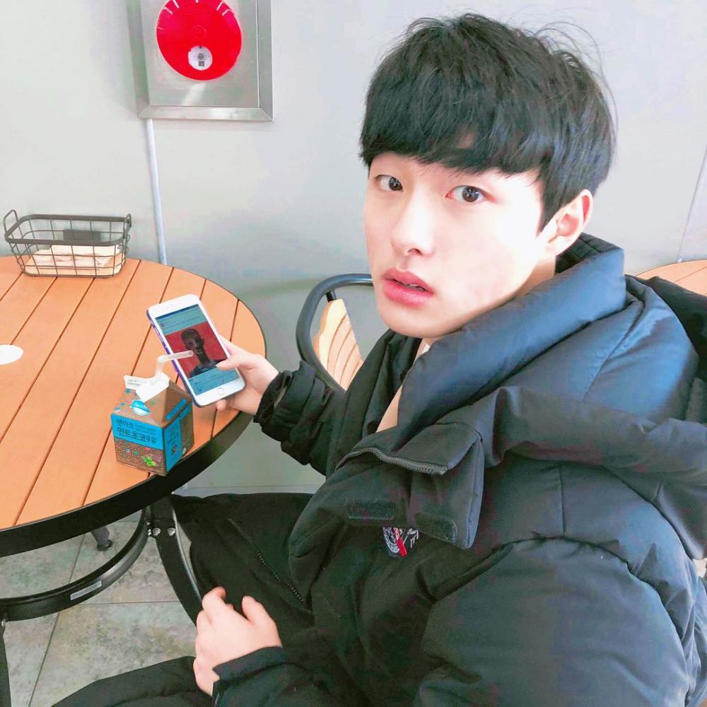 10 Potret Yoon Chanyoung, Aktor Muda Korea yang Cool dan Berbakat!