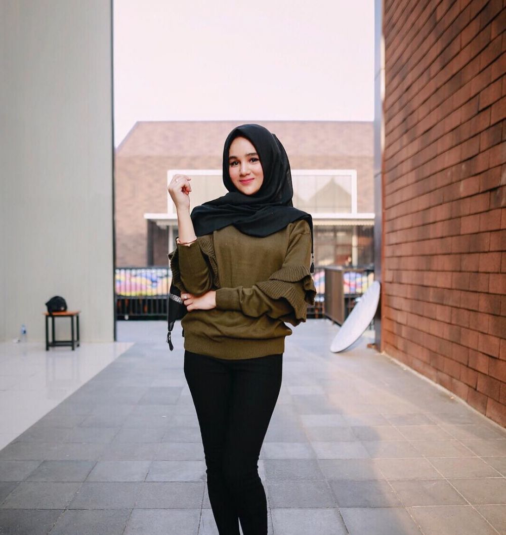 Biasa Buka-bukaan, 9 Potret Adem Hana Hanifah Kenakan Hijab