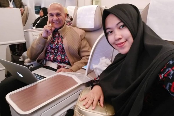 Menikah Tak Pandang Umur, 6 Artis Menemukan Jodoh di Usia Senja