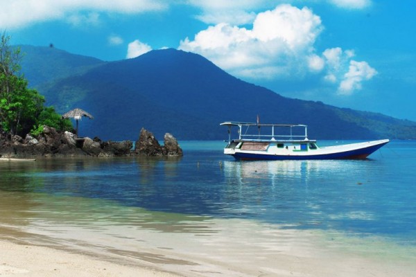 Ombak Perairan Jepara 2,5 Meter, 14 Wisatawan Tertahan di Karimunjawa
