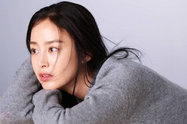 10 Potret Awet Muda Kim Tae Hee yang Kian Memesona, Menolak Tua!