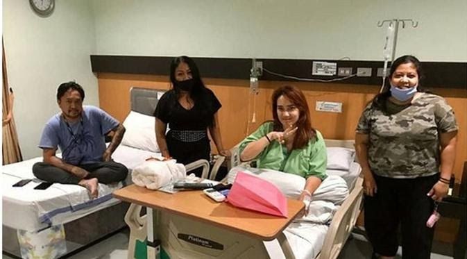 Jalani Kemo, 10 Potret Mesra Feby Febiola dan Suami Setia Menemani